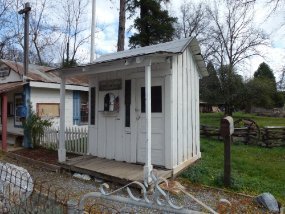 Post Office This is an early 20th century Mountain Ranch Post Office. It was formerly the smallest post office in the United States There's just barely enough room inside...