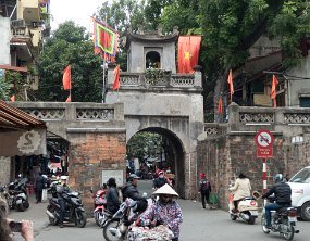 P1050997 Gate into the walled part of Hanoi