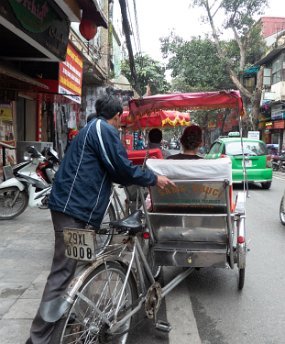 P1060009 Pedicab to the market.